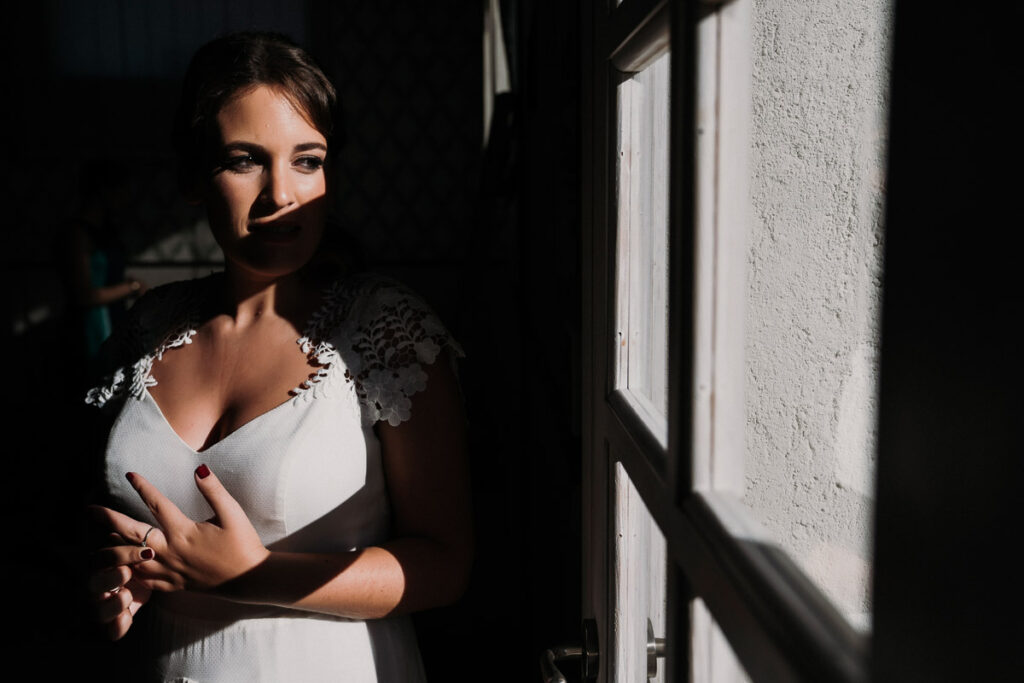 novia-ventana-sombra-Soto-Mónico