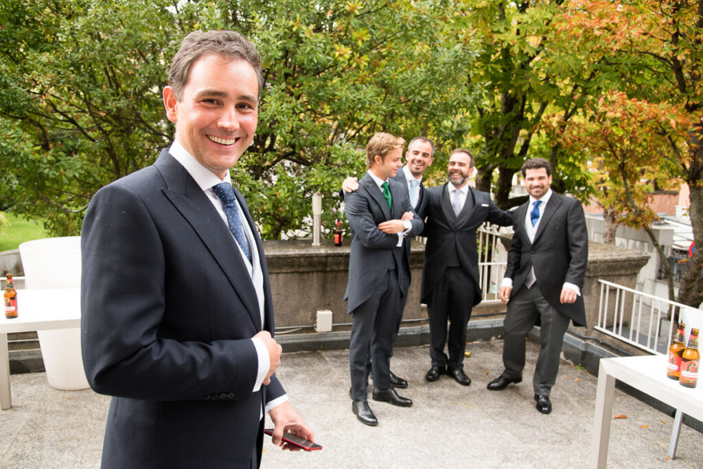 Novio con sus amigos