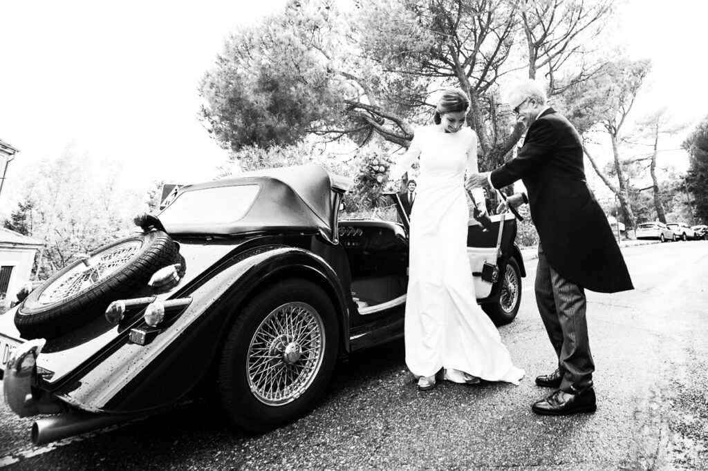 Salida del coche de la novia