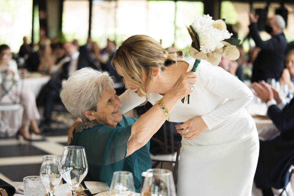 Novia con su abuela