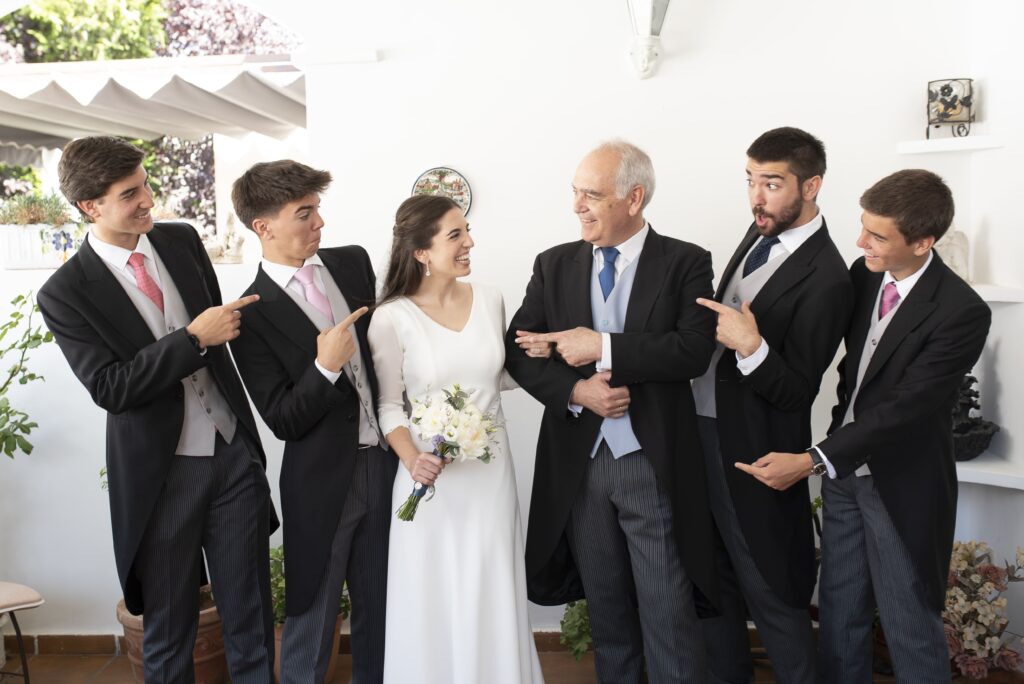 la familia de María en su casa.