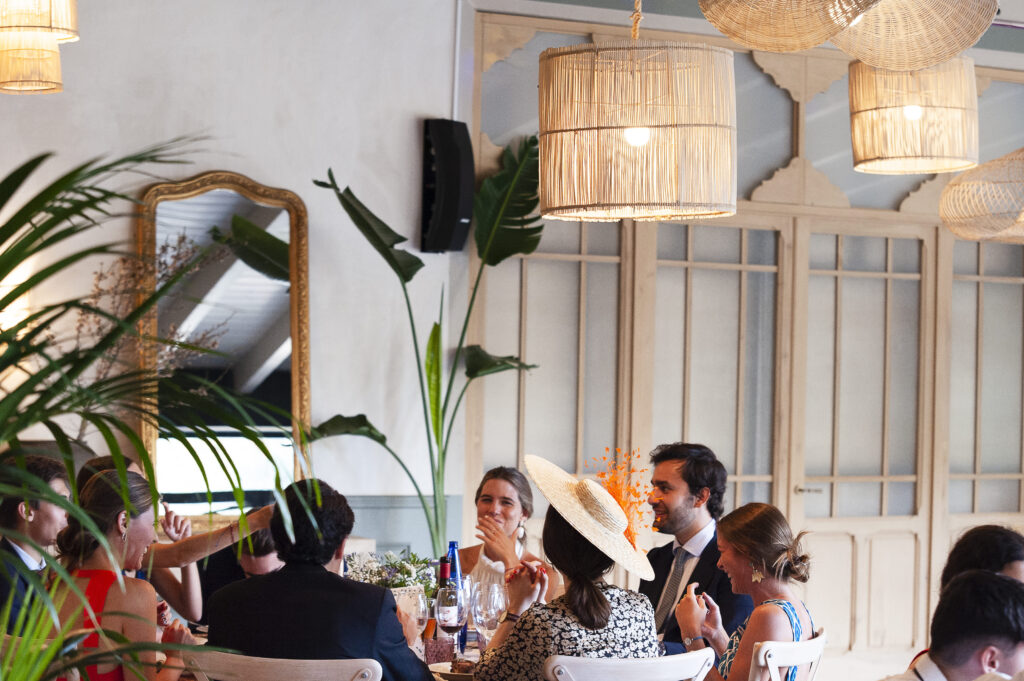 Los amigos de los novios