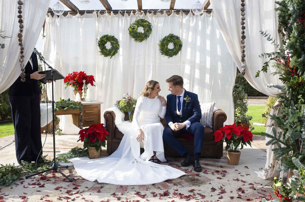 Los novios se saludan