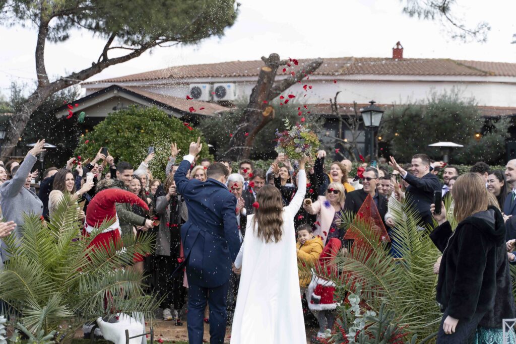 La salida de los novios