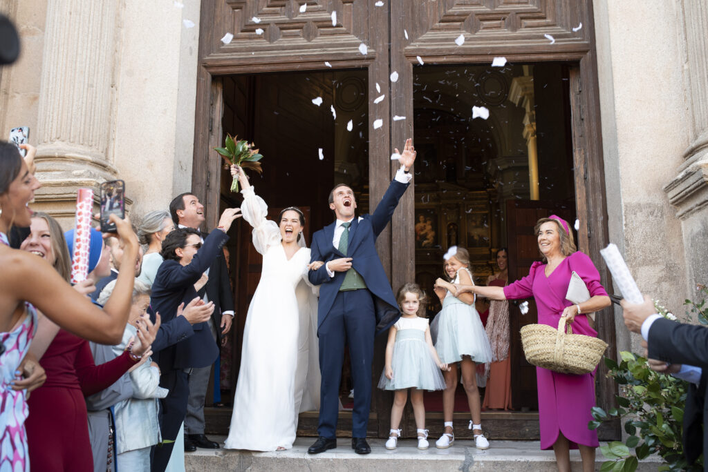 La salida de los novios