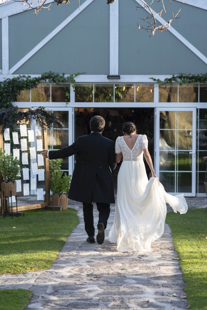 Los novios entran al salón