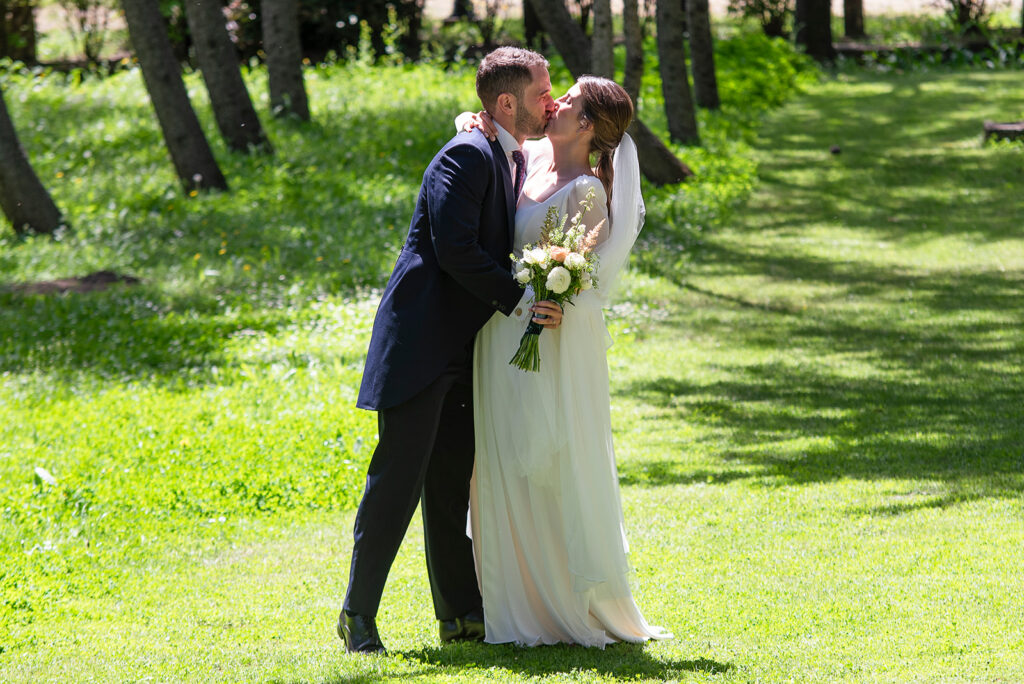 El beso de los novios