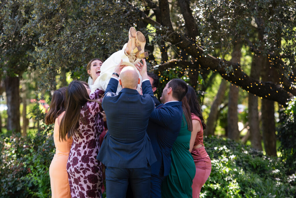 Los amigos de los novios