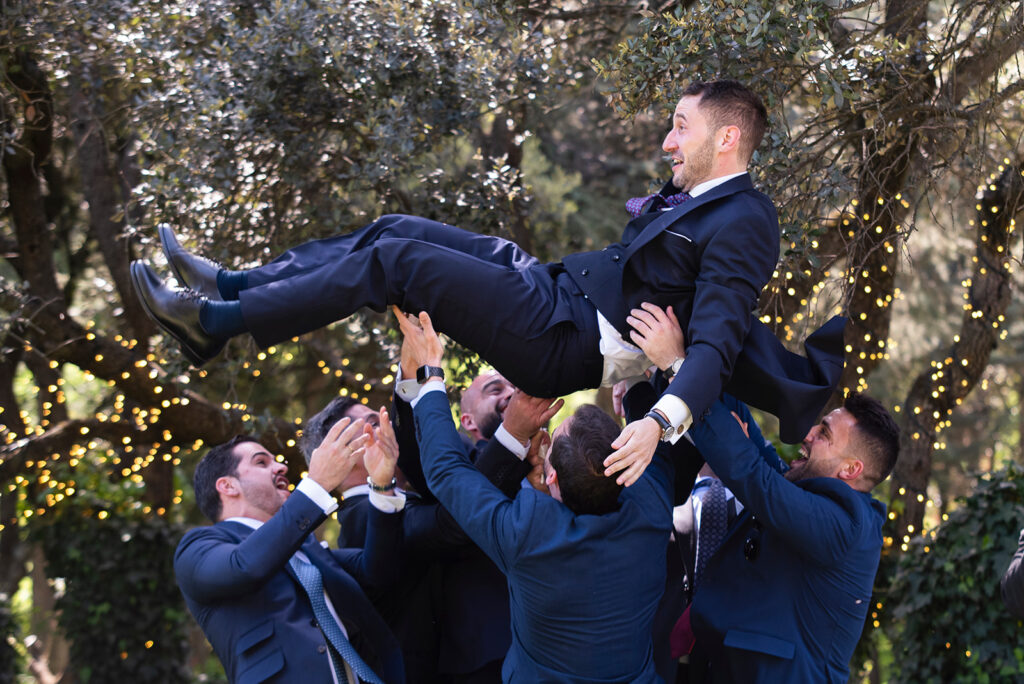 Los amigos de los novios