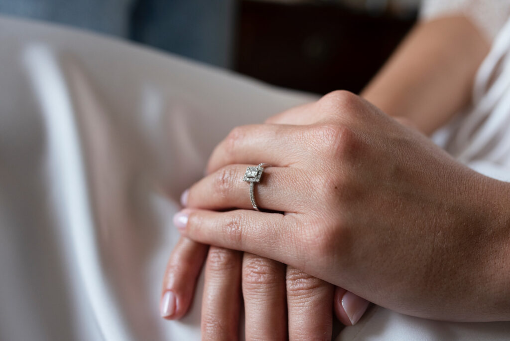 El anillo de pedida de María