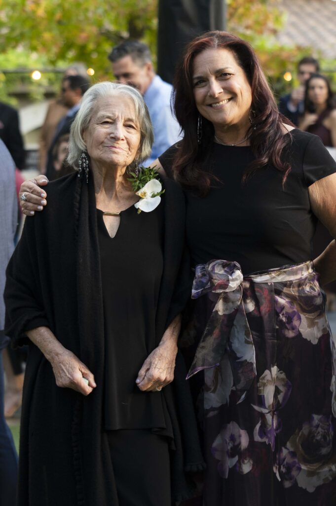 La abuela y la tia del novio