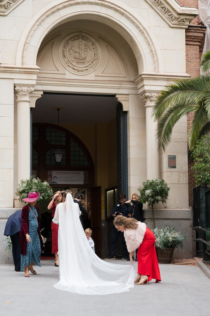 La novia entra a la iglesia