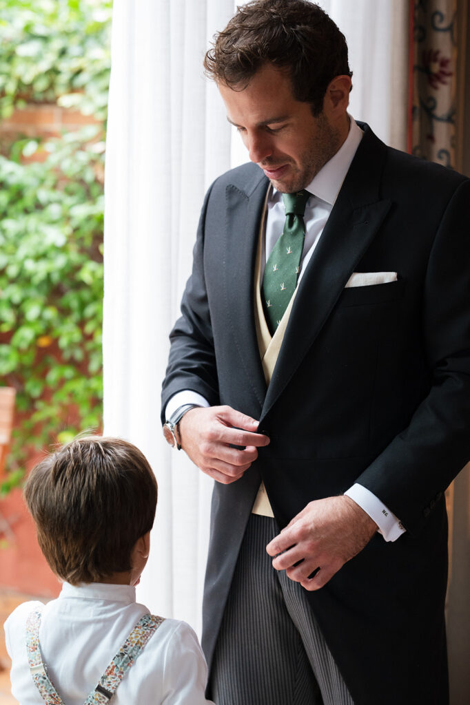 Detalle del chaqué del novio